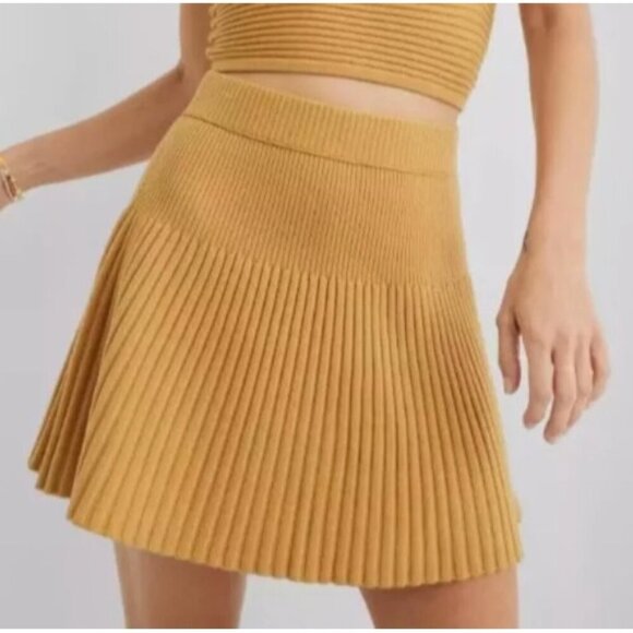 Aerie Gold Pleated Knit Mini Skirt Size Medium Wool Blend - Picture 6 of 6
